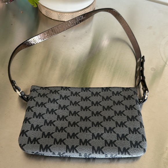 Michael Kors Belt bag - Picture 3 of 6